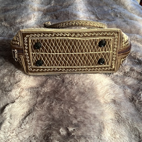 Kuta Raja Handbag - Picture 3 of 9